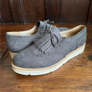 Women’s light weight oxfords